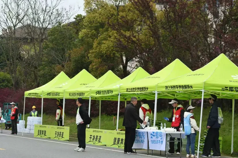椰号100%椰子水马拉松补给场景